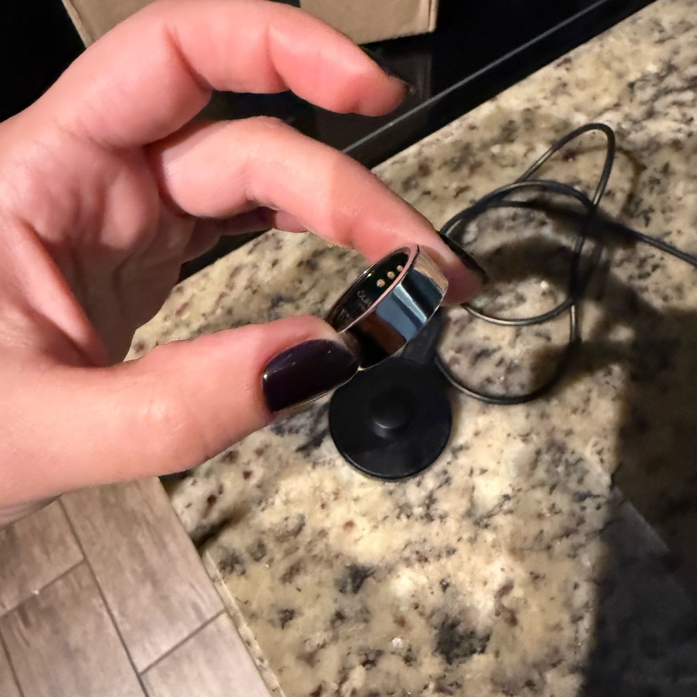 Oura Black Charging Dock (includes ring) - Picture 3 of 4